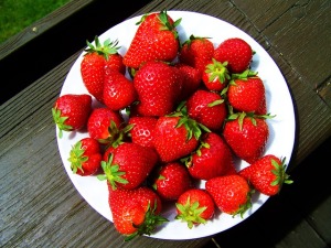 red-strawberries-781124_640