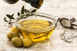 olive-oil-968657_640　オリーブオイル　油