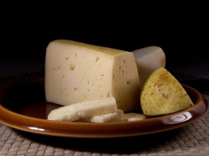 アルコールの分解を助ける食品：チーズ