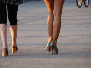 ハイヒールで脚痩せするには、歩き方も大切！