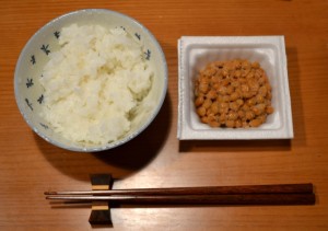 朝から納豆をご飯にかけて食べていきましょう！