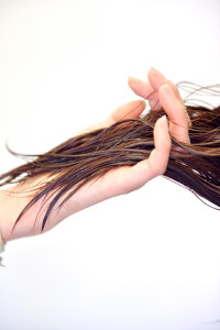 ワセリンの油分は毛先につけることで枝毛や切れ毛などの予防に